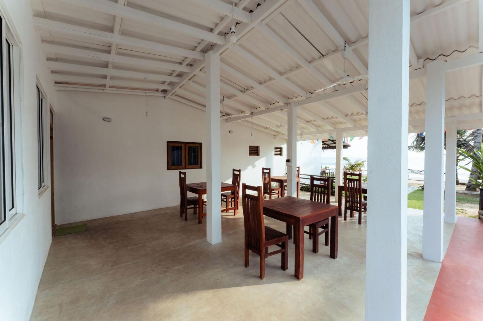 Saman Beach Guest House Bussa Exterior photo