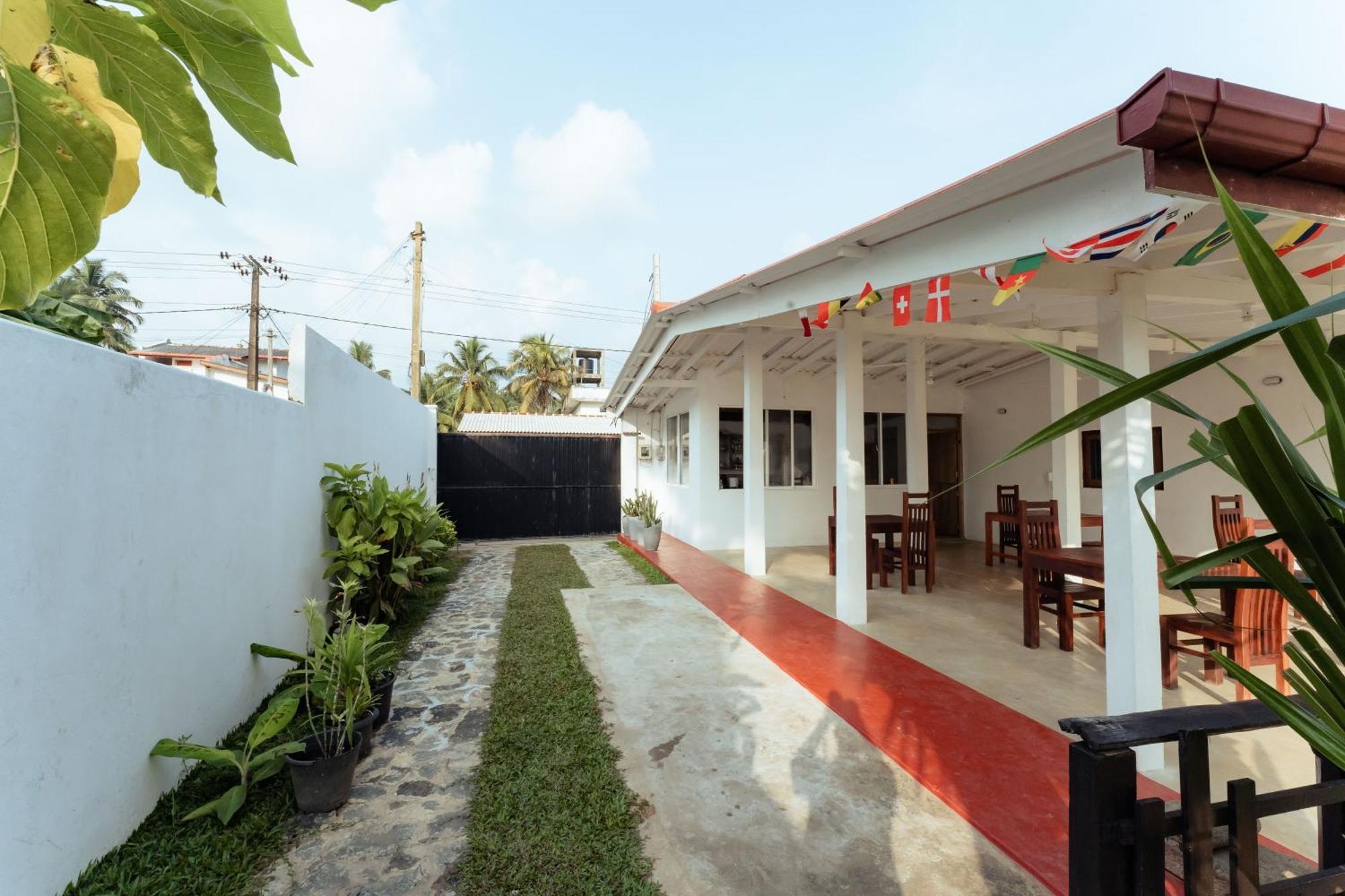 Saman Beach Guest House Bussa Exterior photo