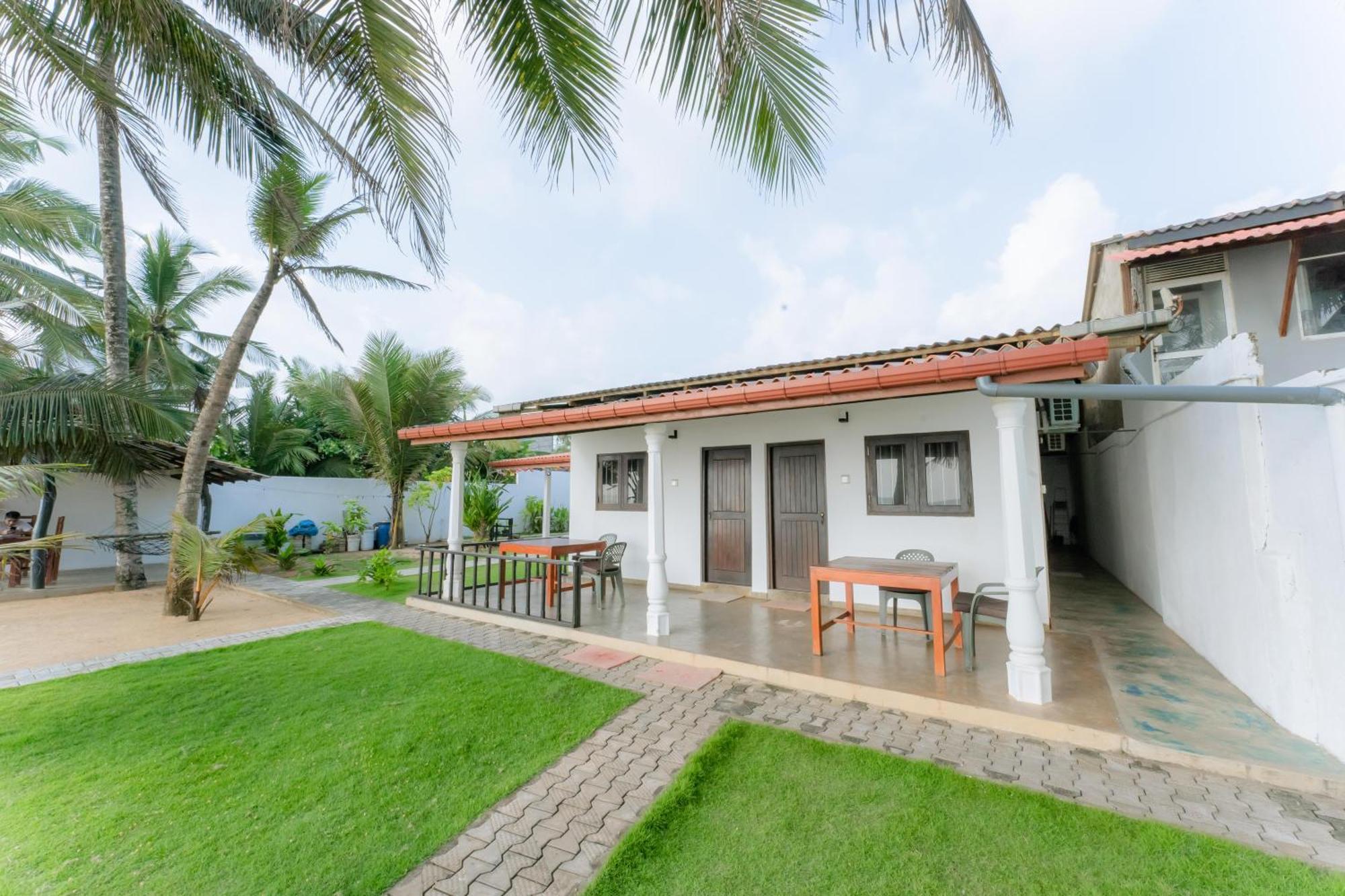 Saman Beach Guest House Bussa Exterior photo